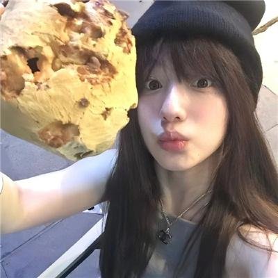 热铁皮屋顶上的猫